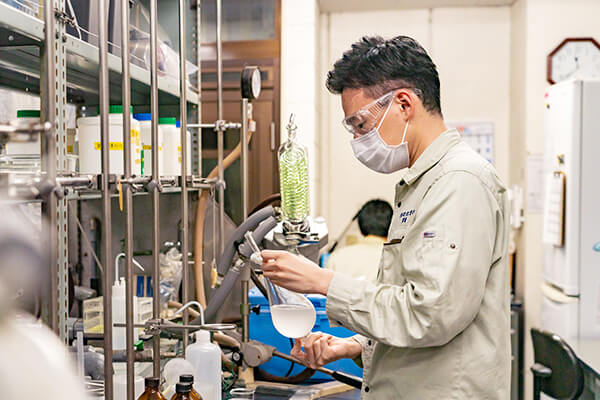 企業を変えるテレワーク 広島県内企業の挑戦｜渡辺化学工業